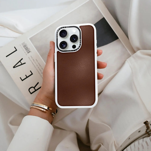 iPhone 13 Pro Case Classic Leather — Crater Brown