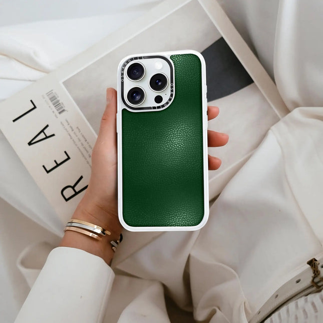 iPhone 15 Pro Case Classic Leather — Dark Green